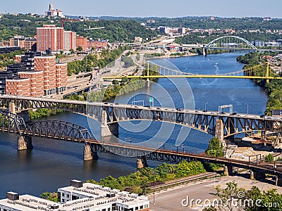 Allegheny River and Pittsburgh bridges Panhandle, Liberty, 10th St and Birmingham, with the Cathedral of Learning in the far Stock Photo