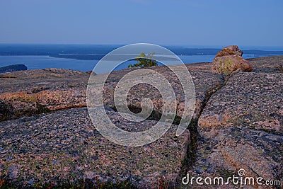 Alpenglow at sunset makes the Pink Granite rocks and crevasses o Stock Photo