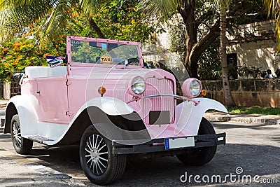 American rose Ford convertible classic car parked under palms in Varadero Cuba - Serie Cuba Reportage Stock Photo