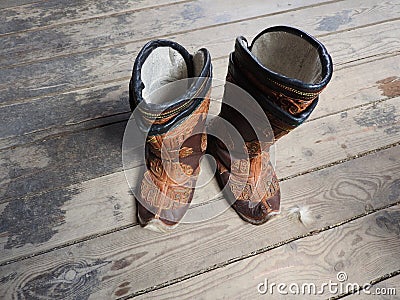 American West rodeo cowboy pair of traditional leather roper style western riding boots with authentic ranching spurs with hat and Stock Photo