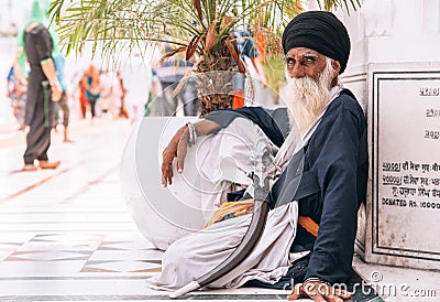 Amritsar, India - AUGUST 15: Portrait of an Old Sikh sitting at Golden Temple Harmandir Sahib on August 15, 2016 in Amritsar, Editorial Stock Photo