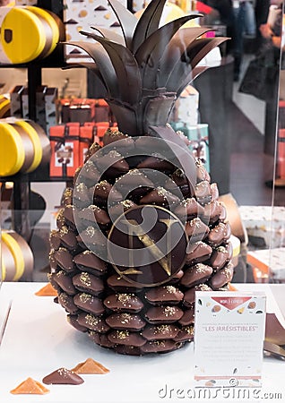 AMSTERDAM, NETHERLANDS - JULY 18, 2018: Chocolate pineapple in store at Schiphol Plaza, shop exterior Editorial Stock Photo