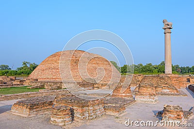 Ananda Stupa and Asokan pillar at Kutagarasala Vihara, Vaishali, Bihar, India Stock Photo