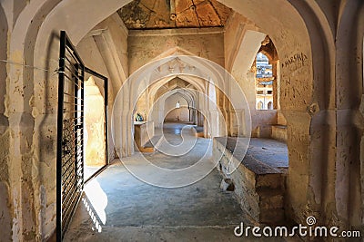 Ancient carved wall with hindu deities in Hazara Rama Jain Temple, Hampi, Karnataka Stock Photo