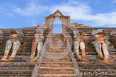 Ancient gate at Wat Chang Rob temple in Kamphaeng Phet Historical Park, UNESCO World Heritage site Stock Photo