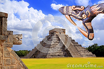 Ancient Kukulcan Mayan temple chichen itza snake Stock Photo