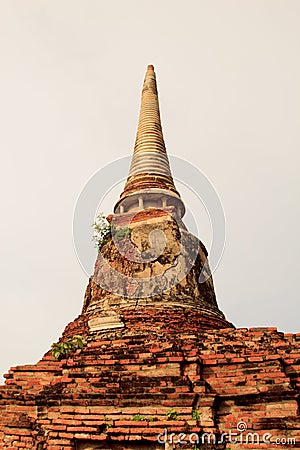 Ancient remains of Wat Ratchaburana temple in the Ayutthaya Hist Stock Photo