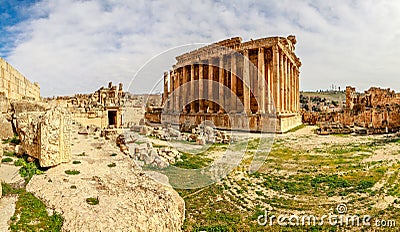 Ancient Roman temple of Bacchus with surrounding ruins of ancient city, Bekaa Valley, Baalbek, Lebanon Stock Photo