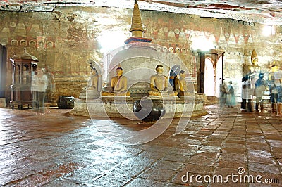 Ancient statues of Buddha in the Dambulla cave Stock Photo