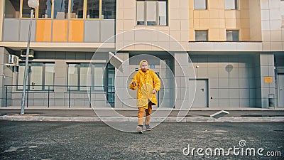 Angry man courier in yellow clothes throwing pizza boxes on the floor Stock Photo