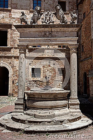 Ancient well Piazza Grande square, Montepulciano, Tuscany, Italy Stock Photo