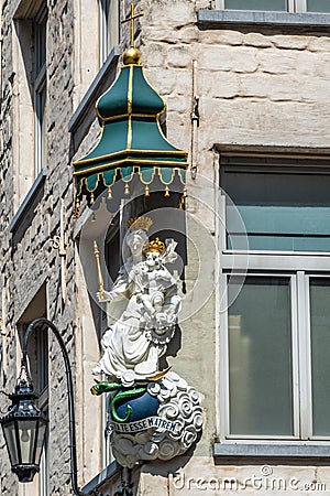 Madonna statue on corner Eiermarkt and Suderman straat, Antwerpen, Belgium Stock Photo