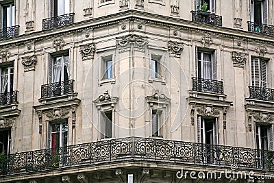 Apartment building with ornate 19th century architecture typical of central Paris Stock Photo