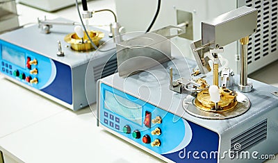Apparatus for determining flash temperature in closed crucible Stock Photo