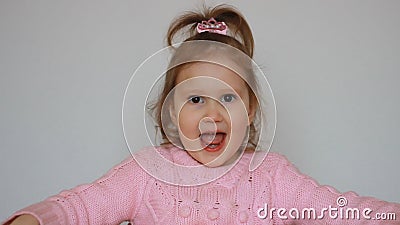 applaus Kind klatscht seine Hände und Lächeln Leistung, Zirkus Alles Gute zum Geburtstag Porträt eines netten kleinen glücklichen stock footage applaus Kind klatscht seine Hände und Lächeln Leistung, Zirkus Alles Gute zum Geburtstag Porträt eines netten kleinen glücklichen stock footage