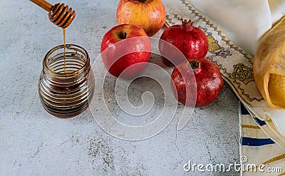 Apple and honey, kosher traditional food of jewish New Year Rosh Hashana talit and shofar Stock Photo