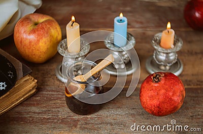 Apple and honey, kosher traditional food of jewish New Year Rosh Hashana talit and shofar Stock Photo