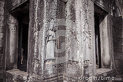 Apsara carvings status on the wall of Angkor temple, world herit Stock Photo