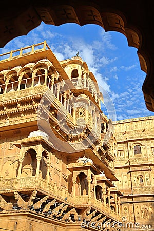 The architectural details of Jaisalmer fort palace viewed through an arcade in Jaisalmer, Rajasthan, India Stock Photo