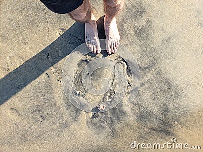 Pies piernas en la playa Stock Photo