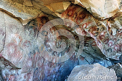 Argentina Santa Cruz The caves of the Pinturas River keep works made by the Tehuelche Indians and their ancestors. Its age is 9, Stock Photo
