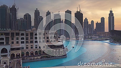 Arquitetura moderna Dubai do centro em torno do Burj Khalifa Lake no vídeo da metragem do estoque do por do sol vídeos de arquivo Arquitetura moderna Dubai do centro em torno do Burj Khalifa Lake no vídeo da metragem do estoque do por do sol vídeos de arquivo