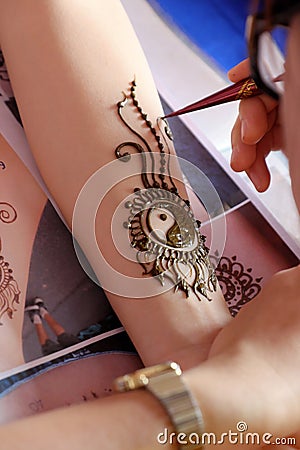 Artist drawing henna, Indian mehndi Editorial Stock Photo