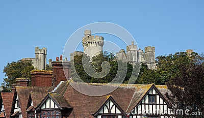 Arundel Castle looms over the rooftops of Arundel, Sussex, UK Stock Photo