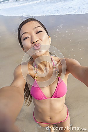 https://thumbs.dreamstime.com/x/asian-woman-girl-beach-taking-selfie-photograph-young-bikini-vacation-59331837.jpg