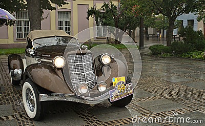 1935 Auburn 851 SC in rain Editorial Stock Photo