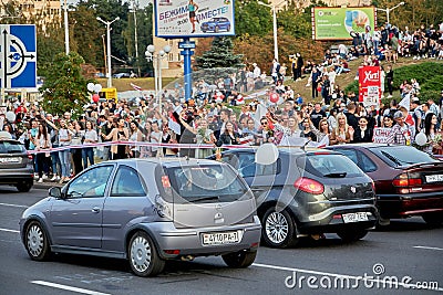 August 14 2020 Minsk Belarus Many people stand by the roadside to protest against violence Editorial Stock Photo