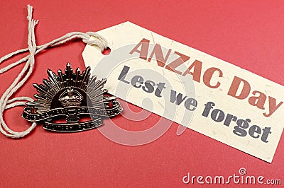 Australian ANZAC Day WW1 Rising Sun Hat Badge with Lest We Forget message Stock Photo