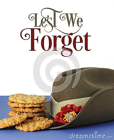 Australian army slouch hat and traditional Anzac biscuits with Lest We Forget text Stock Photo
