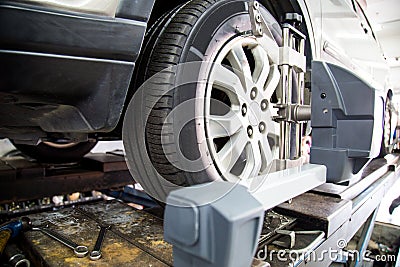 Automobile wheel alignment at workshop Stock Photo