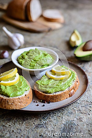 Avocado spread with garlic on wholewheat slice of bread Stock Photo