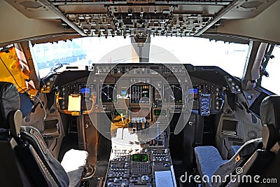 B747 Airplane cockpit controls - power thrust lever-pilots office Stock Photo