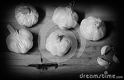 B&W Above View Group Of Garlic Cloves Up Close Wooden Chopping Board Stock Photo