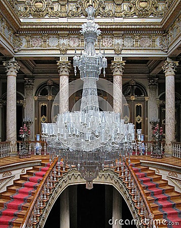 This or That? - Page 12 Baccarat-chandelier-dolmabahce-palace-turkey-695885