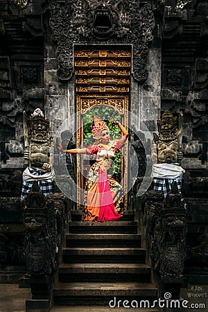 Balinese Legong Dance Performance in Ubud, Bali, Indonesien Editorial Stock Photo