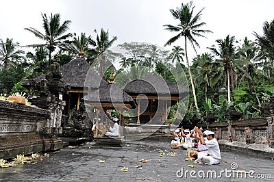 Balinese praying at tampaksiring temple Editorial Stock Photo