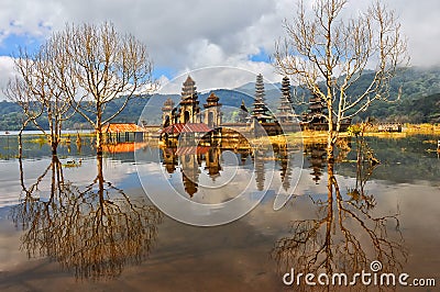 Balinese temple on Tamblingan lake, Bali Stock Photo