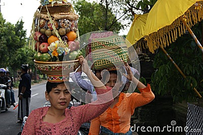 Balinese Woman Carrying Offerings On Her Head Editorial Stock Photo