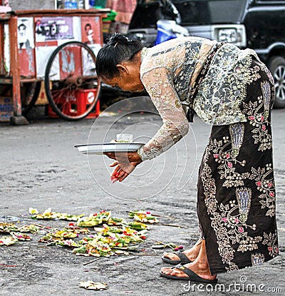 BALINESE WOMAN, INDONESIA Editorial Stock Photo