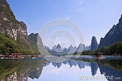 Bamboo rafts on the river Li (lijang) between Guilin and Yangshuo Stock Photo