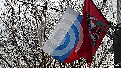 Banderas de Rusia y la ciudad de Moscú avanzan a la hora de construir Banderas de Rusia y la ciudad de Moscú avanzan a la hora de construir