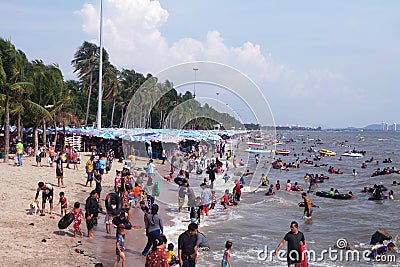 Bang Saen Chonburi, Thailand - April 15, 2018 Many tourists come to the sea. in the long weekend holiday. Songkran Festival Editorial Stock Photo