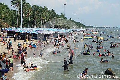 Bang Saen Chonburi, Thailand - April 15, 2018 Many tourists come to the sea. in the long weekend holiday. Songkran Festival Editorial Stock Photo