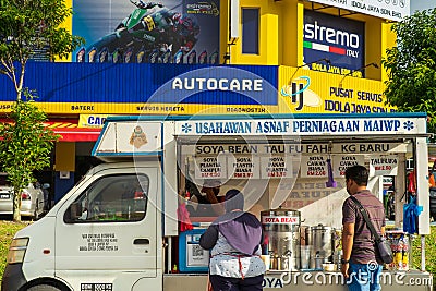 Bangi, Malaysia - Feb 16, 2022: Food truck business selling soybeans runs by the people who receive Zakat or charity helps Editorial Stock Photo