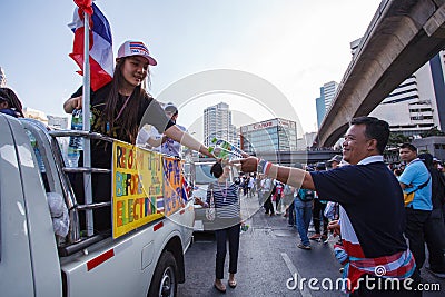 BANGKOK-DEC 22: Unidentified Thai protesters raise banners to re Editorial Stock Photo