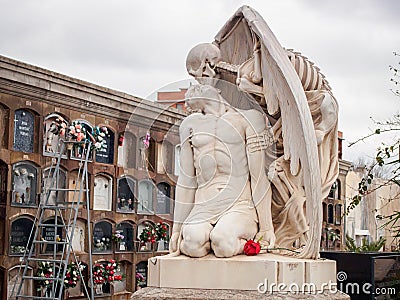 Kiss of death statue, Barcelona Editorial Stock Photo